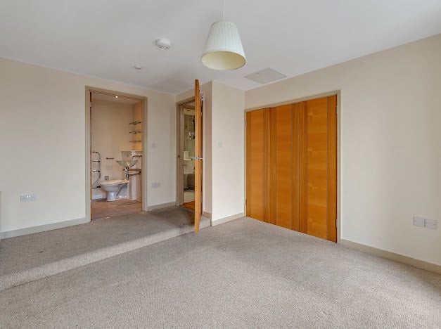 Flat St James' Barton in Bristol