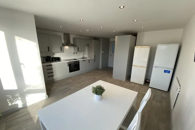 Room Waverley Avenue in Broxtowe