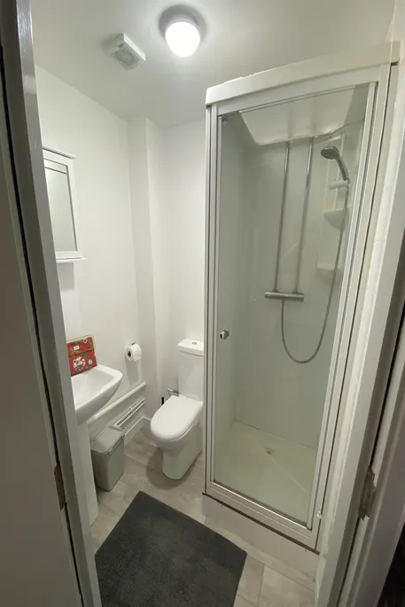Room Waverley Avenue in Broxtowe