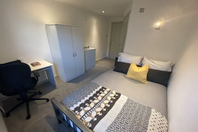 Room Waverley Avenue in Broxtowe