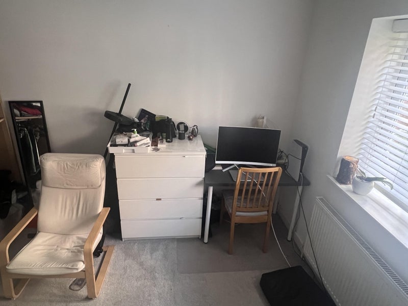 Room Empire Way in Greater London