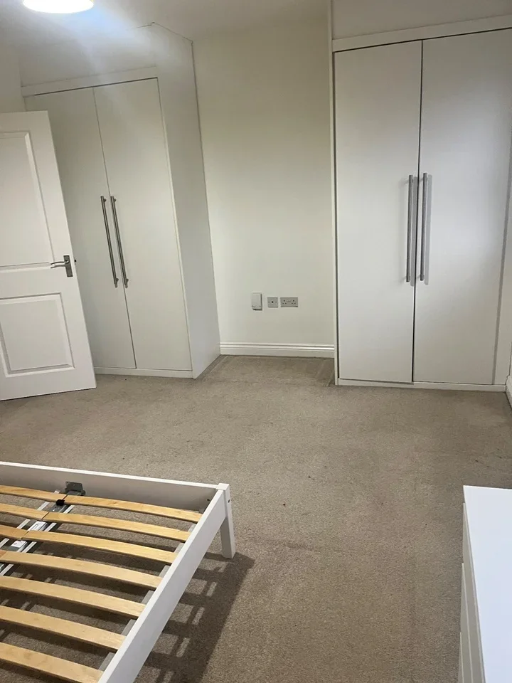 Room Hawksmoor Grove in Greater London