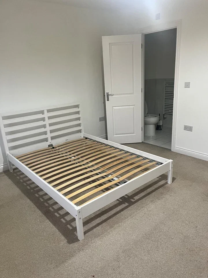 Room Hawksmoor Grove in Greater London