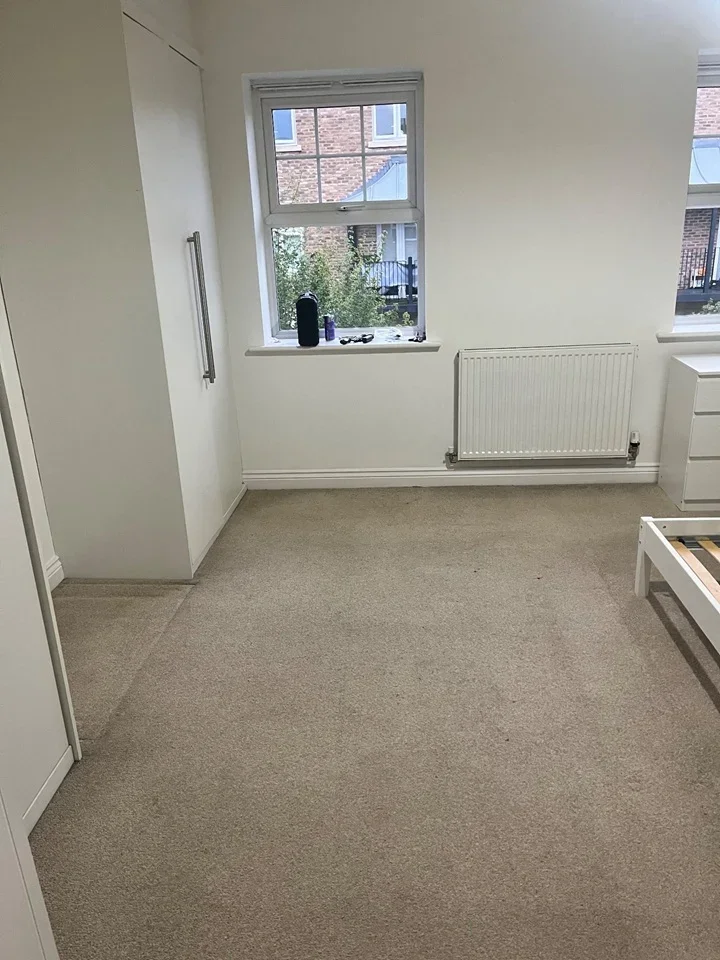 Room Hawksmoor Grove in Greater London