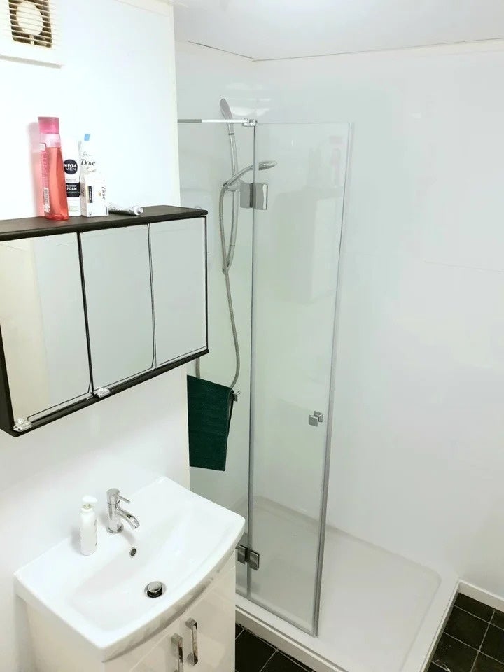 Room Roland Way in Greater London