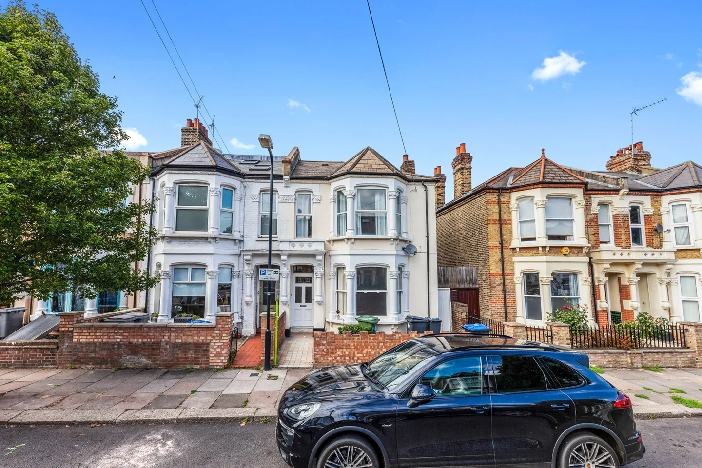 Flat Burrows Road in Greater London