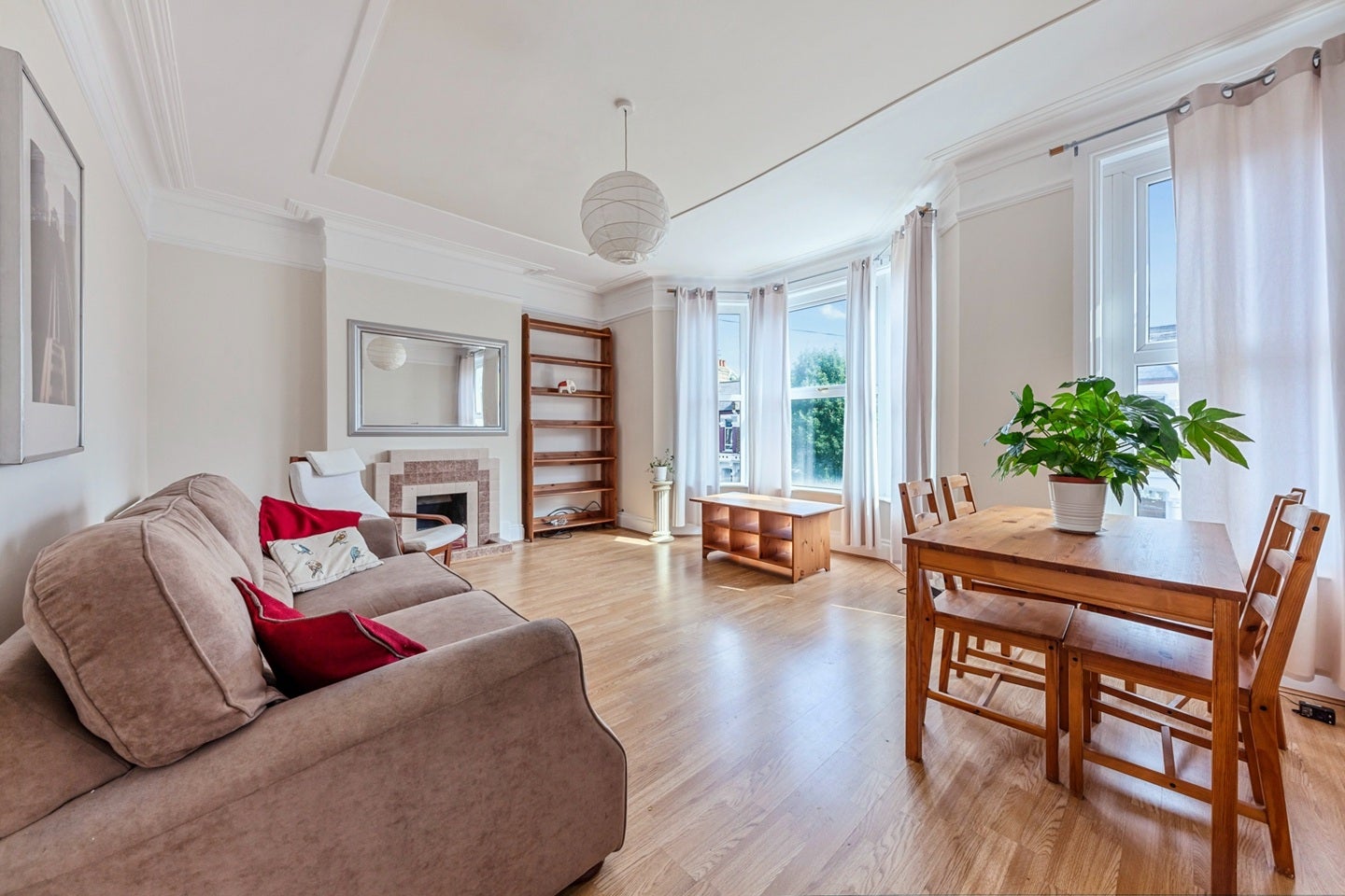 Flat Burrows Road in Greater London