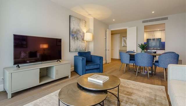 Flat Westferry Circus in Greater London