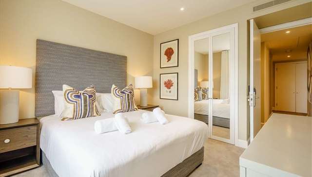 Flat Westferry Circus in Greater London