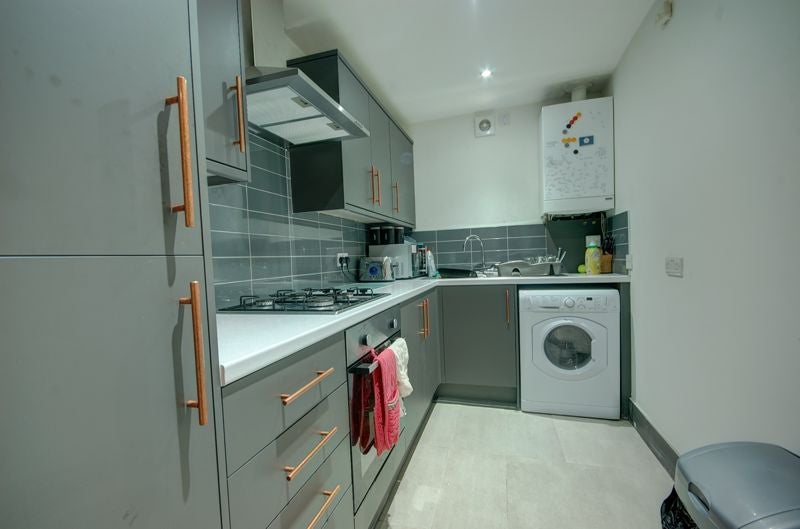 Flat Osborne Terrace in Newcastle upon Tyne