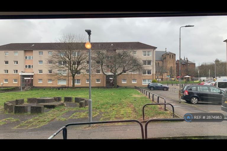 Flat McAslin Court in Glasgow