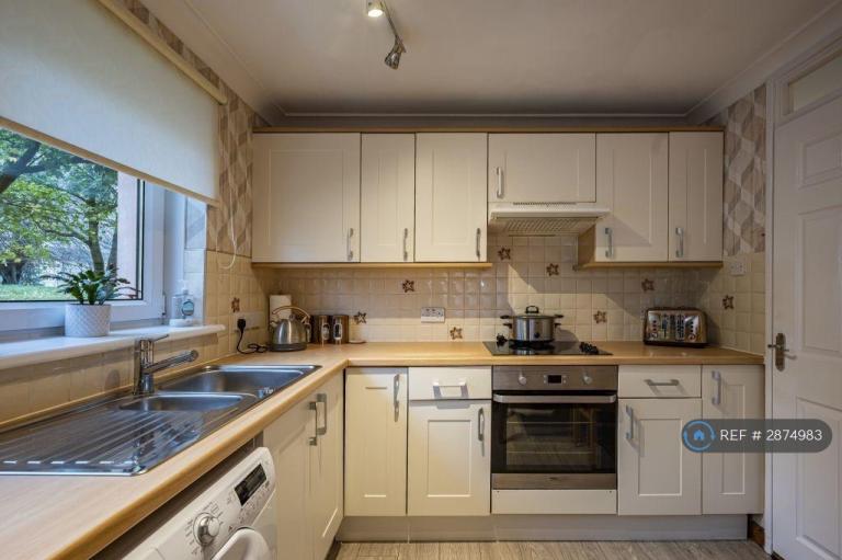 Flat McAslin Court in Glasgow
