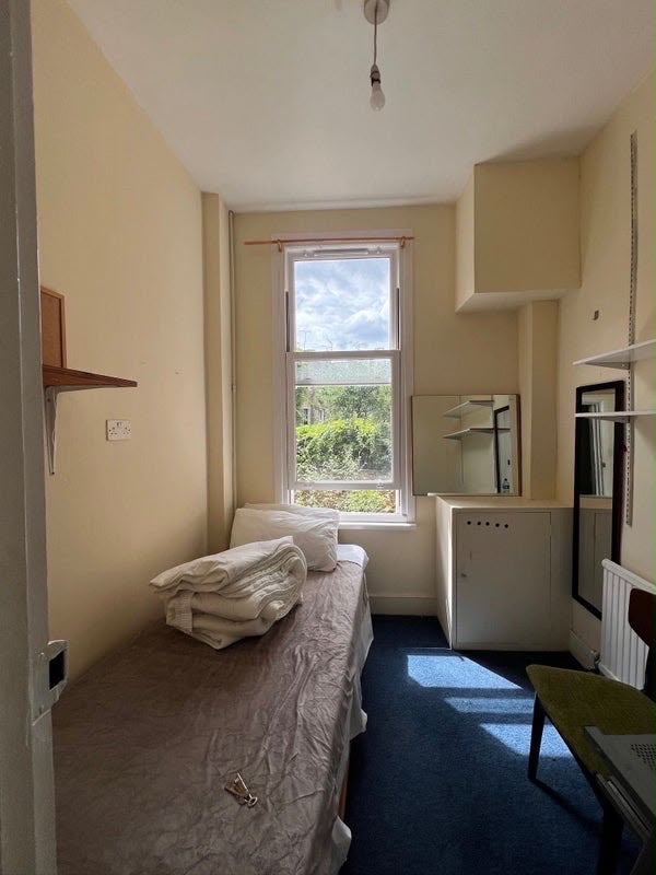 Room Iffley Road in Greater London