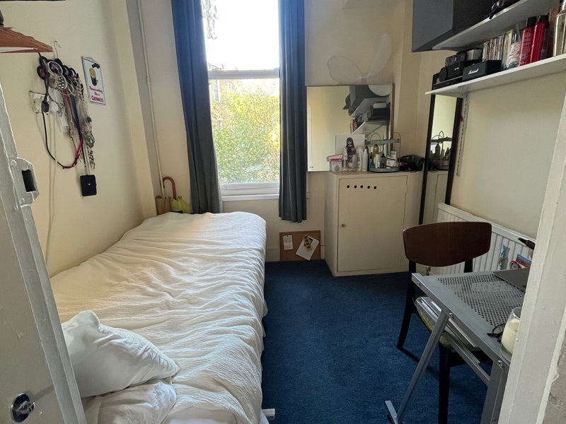 Room Iffley Road in Greater London