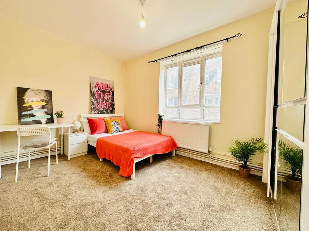 Room Hazellville Road in Greater London