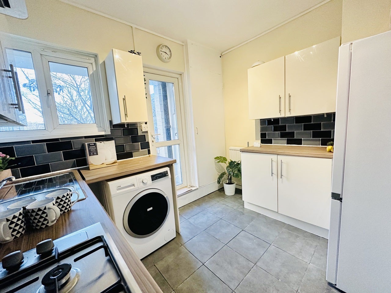 Room Hazellville Road in Greater London