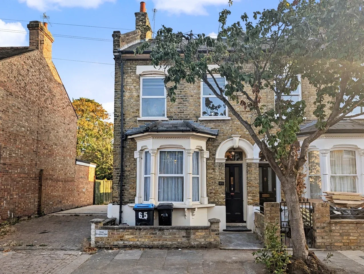 House Manor Road in Greater London