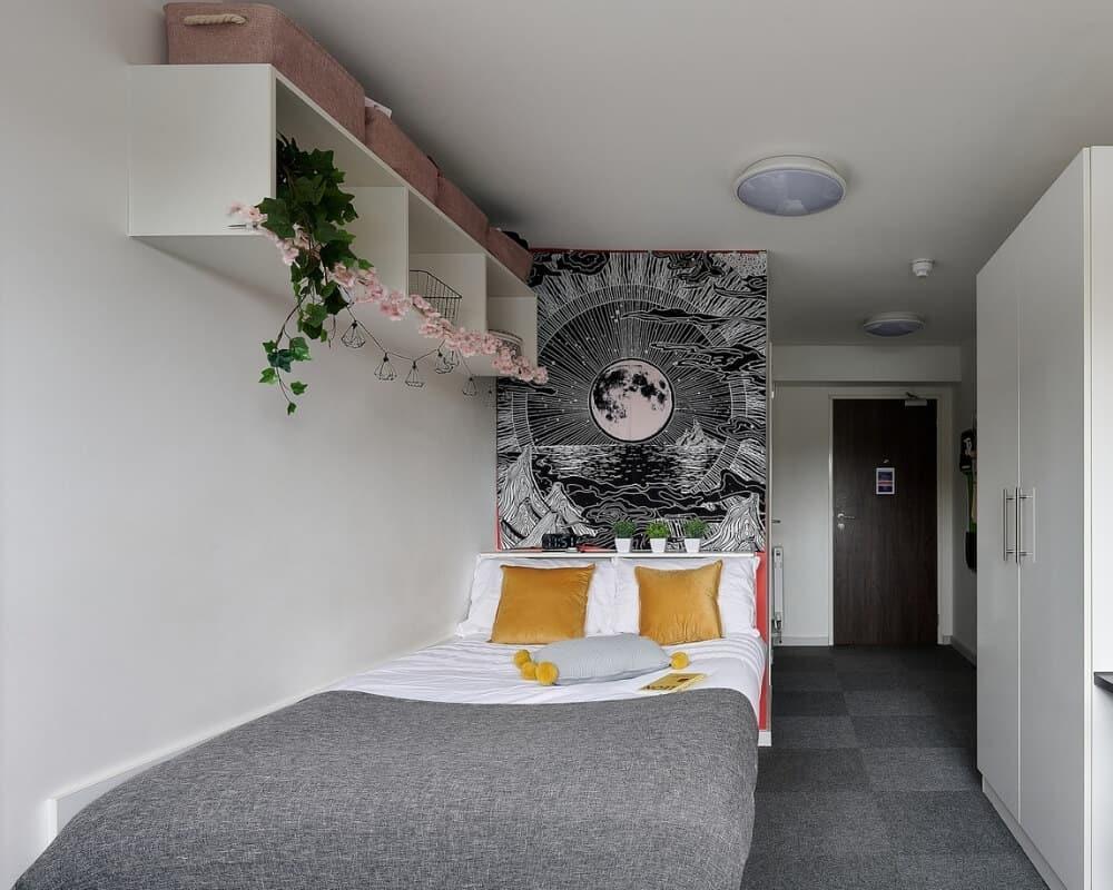 Room Ebrington Street in Plymouth