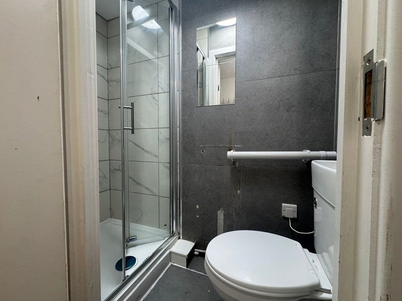 Flat Clare Road in Greater London