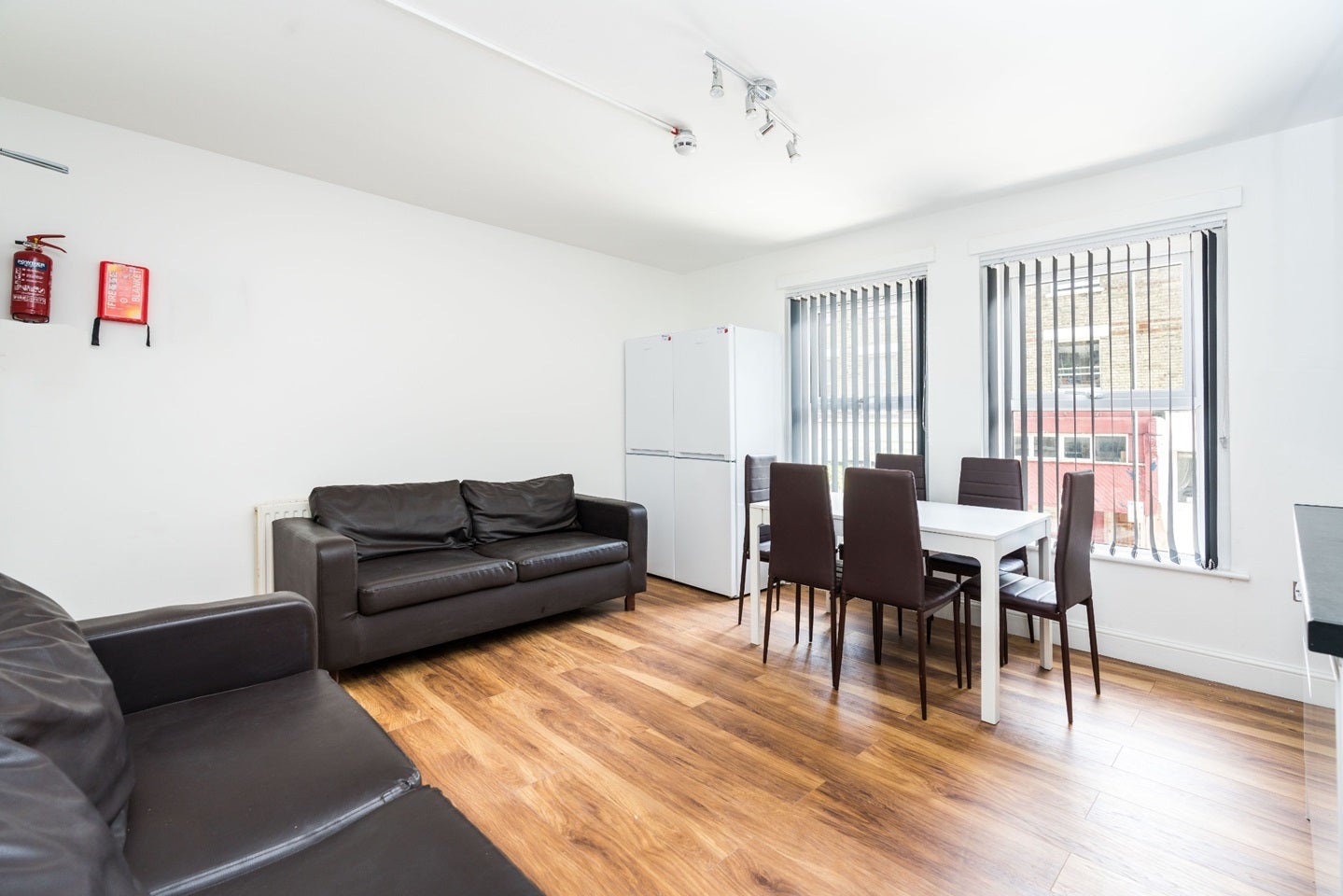 Flat Greyhound Road in Greater London
