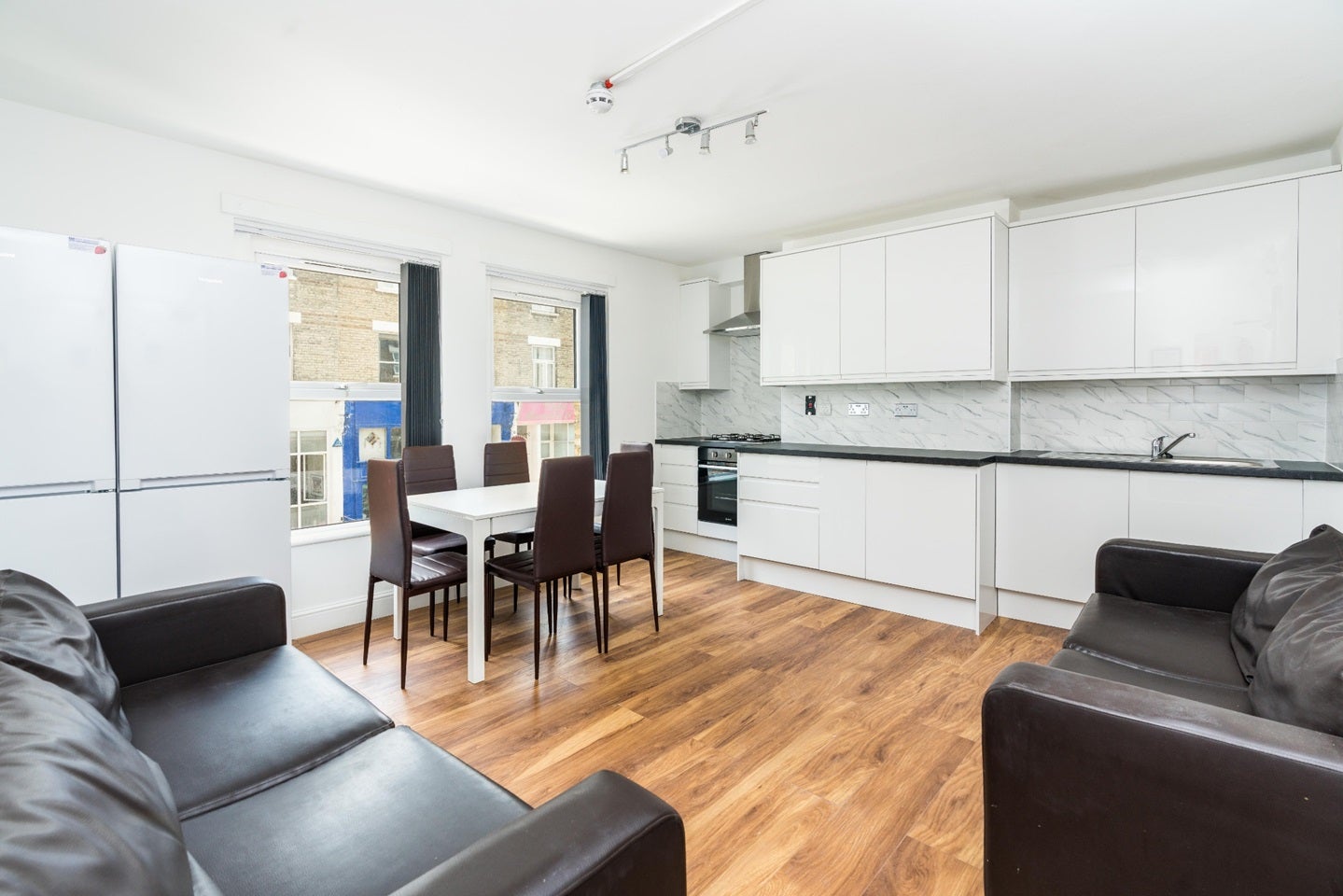 Flat Greyhound Road in Greater London