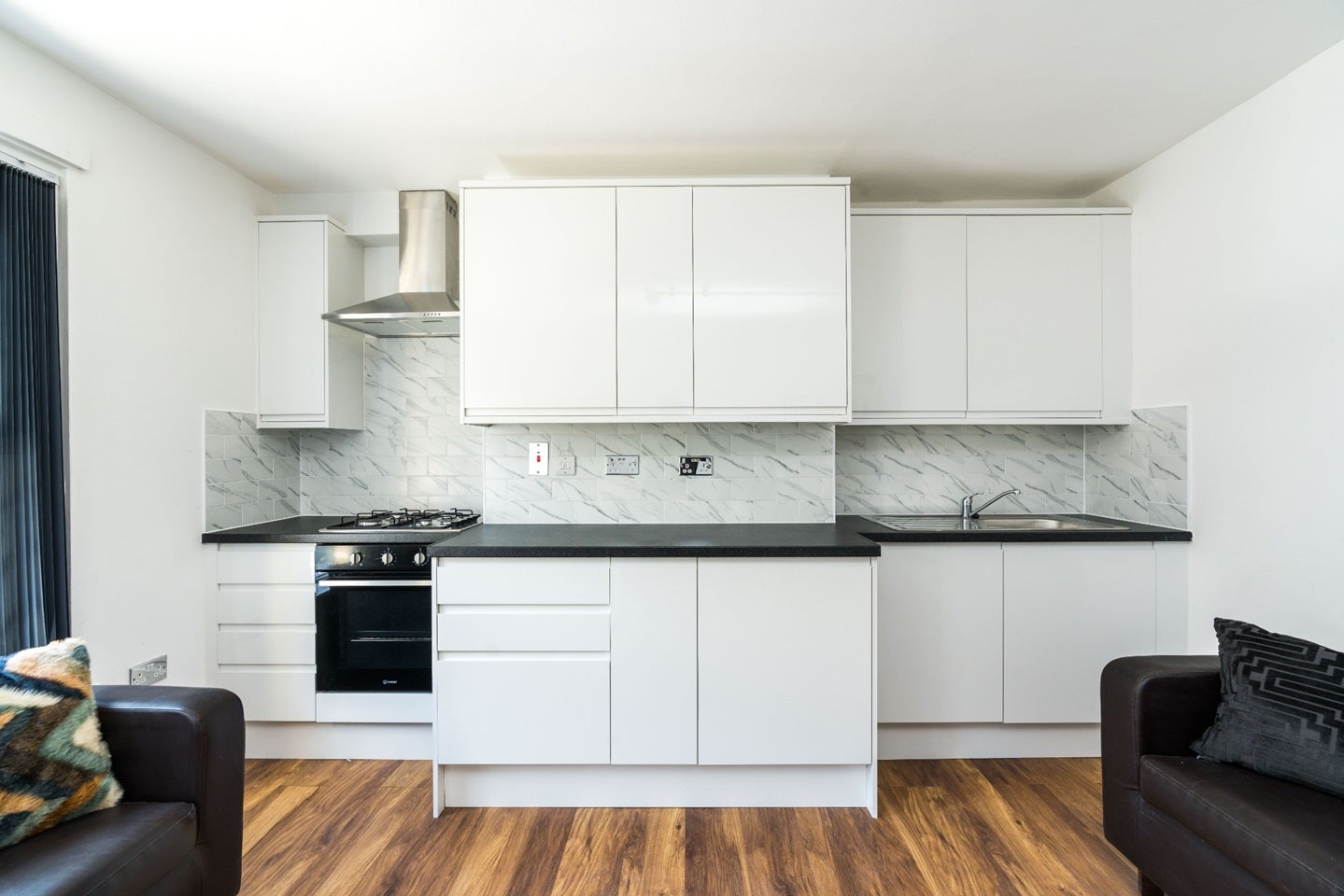 Flat Greyhound Road in Greater London