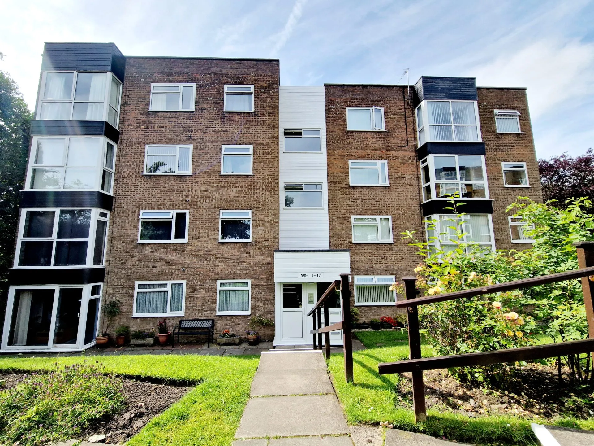 Flat Brentwood Court in Prestwich