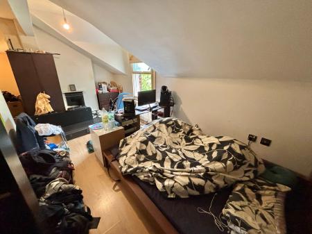 Room Albert Park Road in Salford