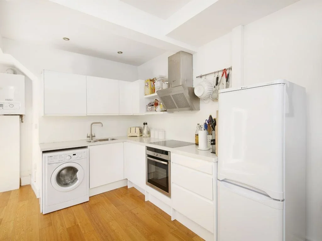 Flat Henslowe Road in Greater London