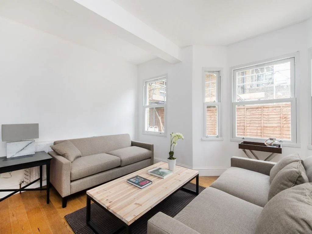 Flat Henslowe Road in Greater London