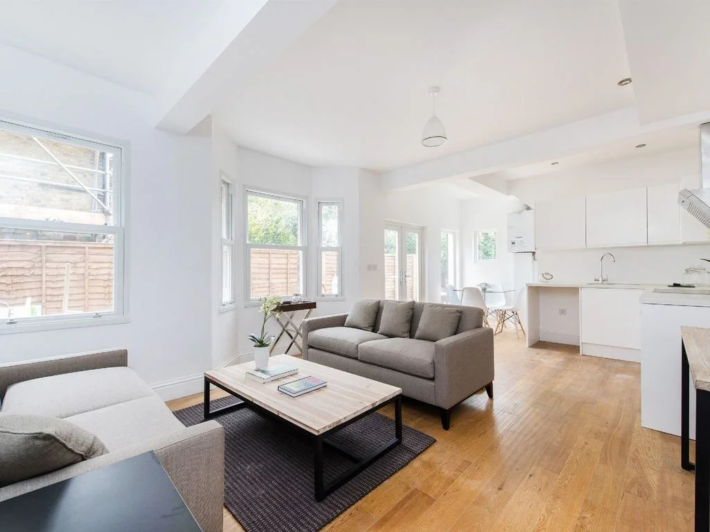 Flat Henslowe Road in Greater London