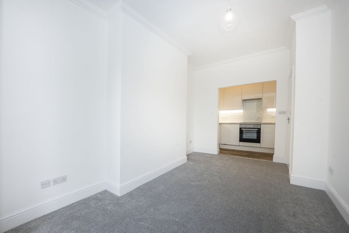 Flat Wimbledon Park Road in Greater London