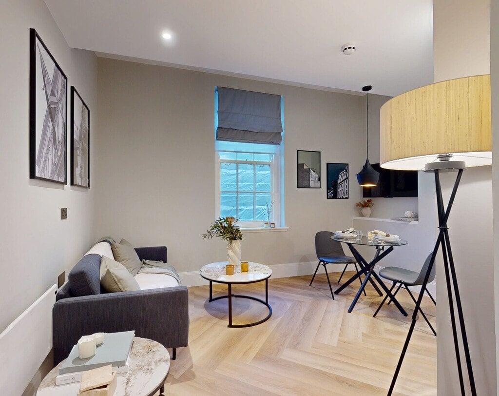 Flat Draycott Avenue in Greater London