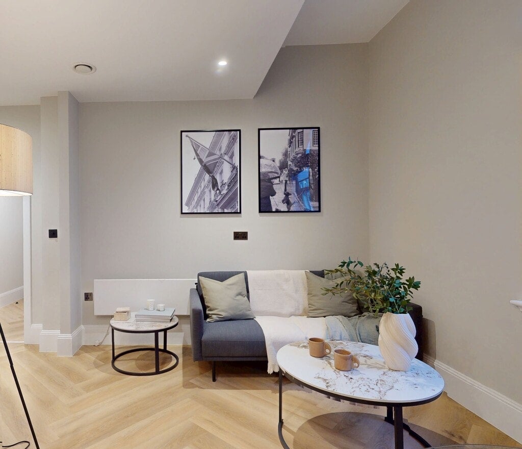 Flat Draycott Avenue in Greater London