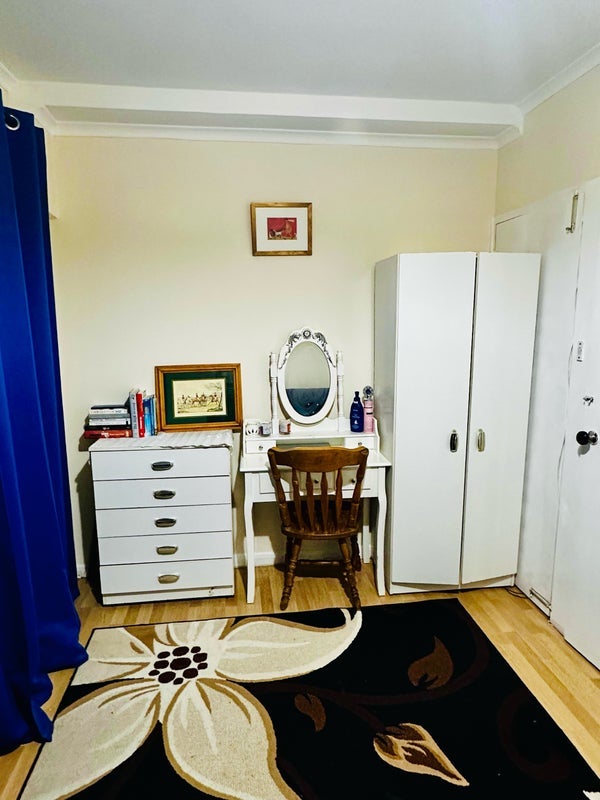 Room Whitton Walk in Greater London
