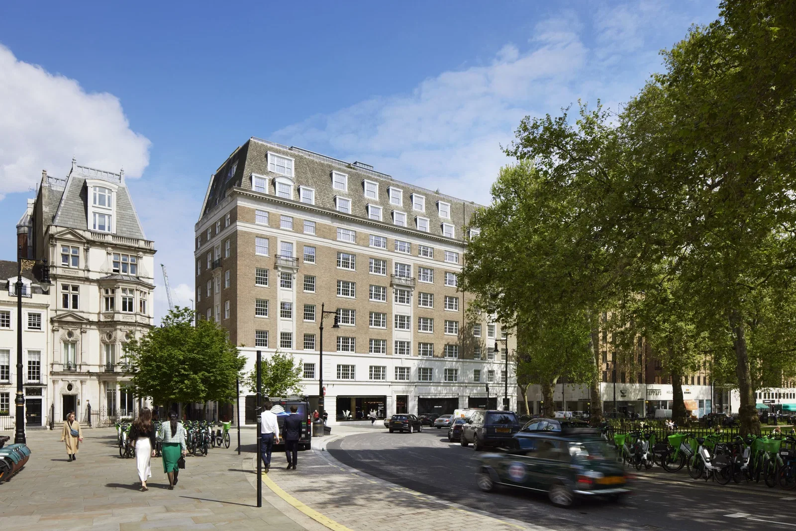 Flat Hill Street in City of Westminster