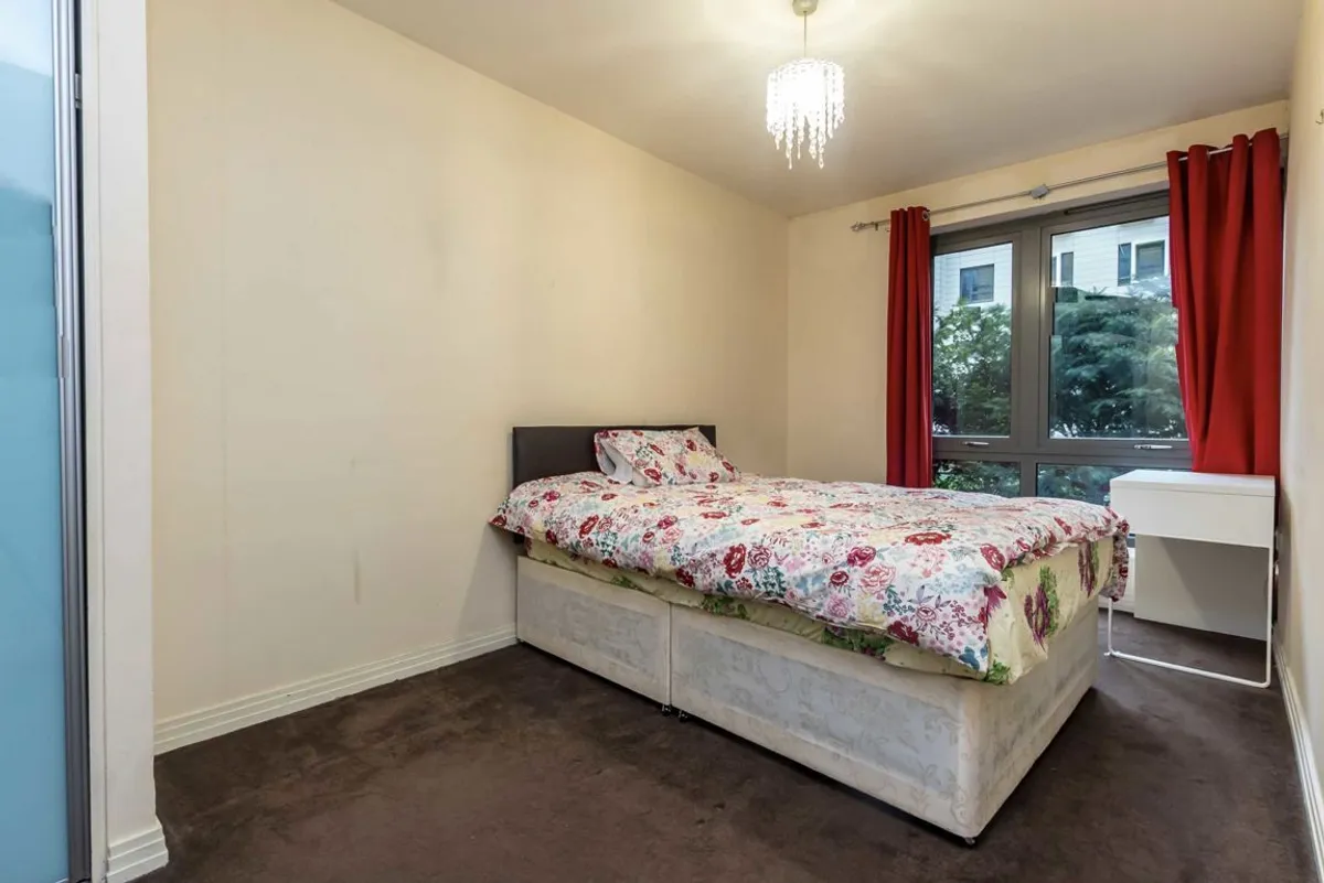 Flat Victoria Road in Greater London
