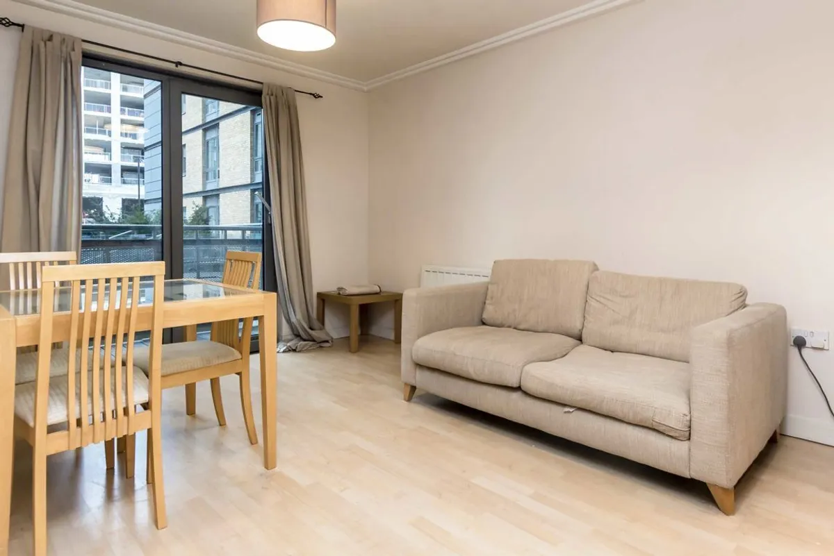 Flat Victoria Road in Greater London
