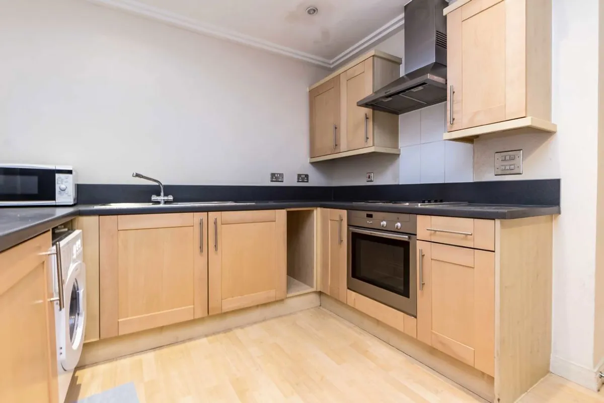 Flat Victoria Road in Greater London