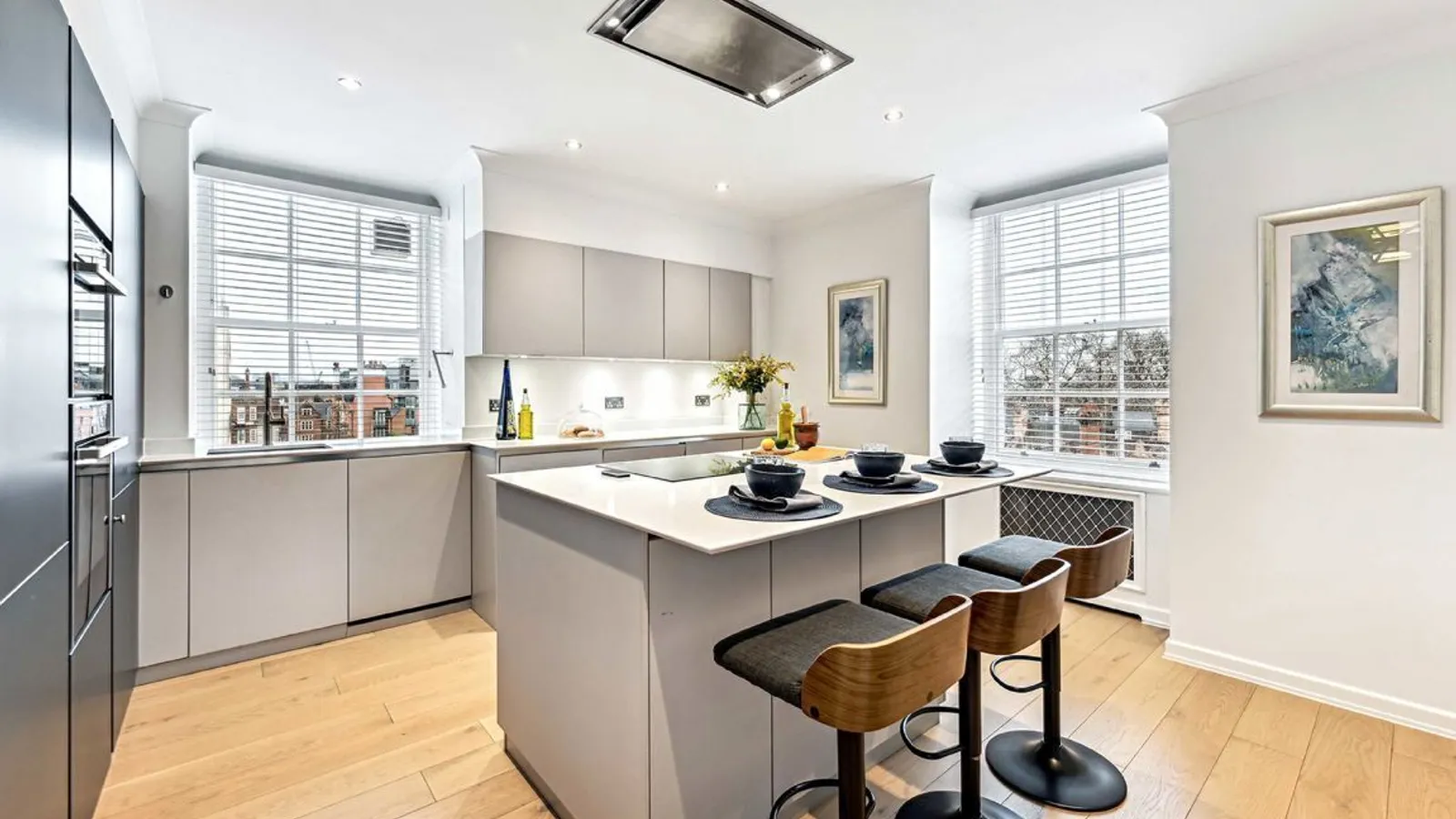 Flat Grosvenor Square in City of Westminster