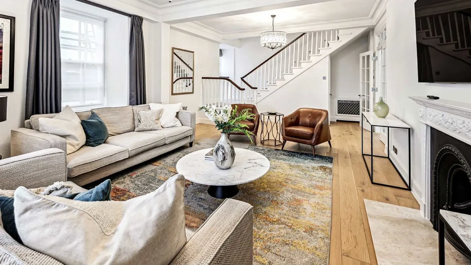 Flat Grosvenor Square in City of Westminster