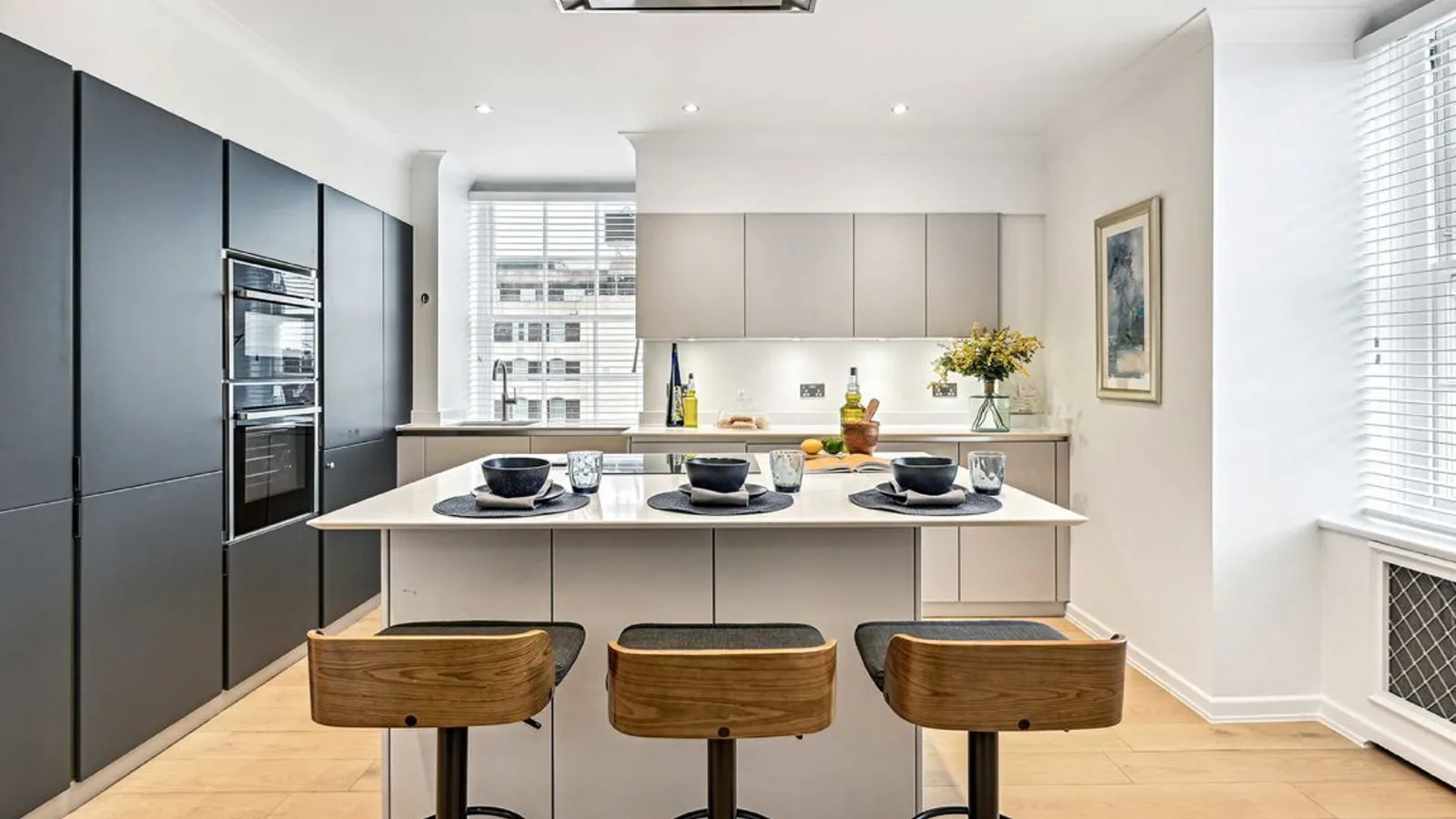 Flat Grosvenor Square in City of Westminster