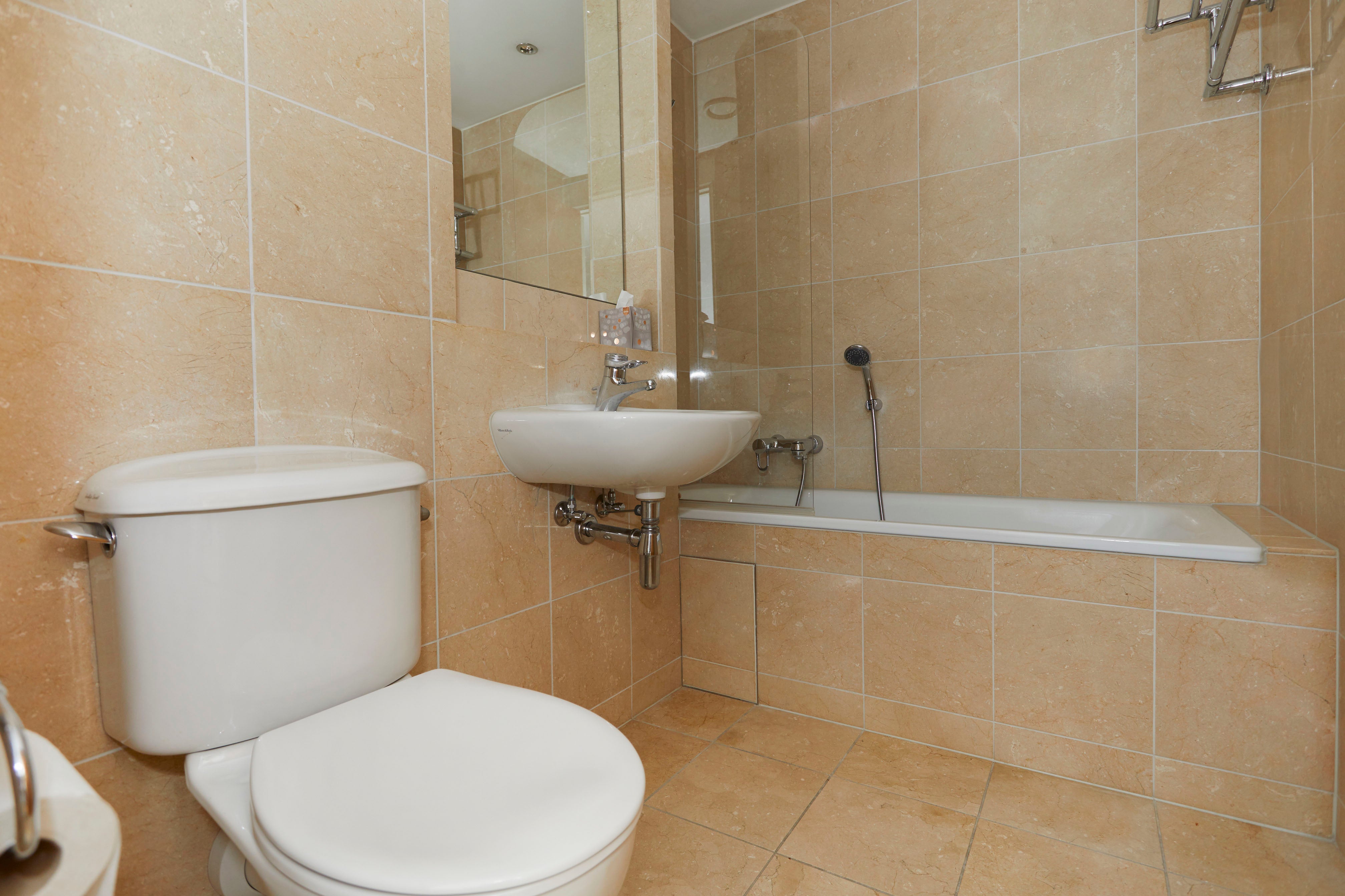 Flat Westferry Circus in Greater London