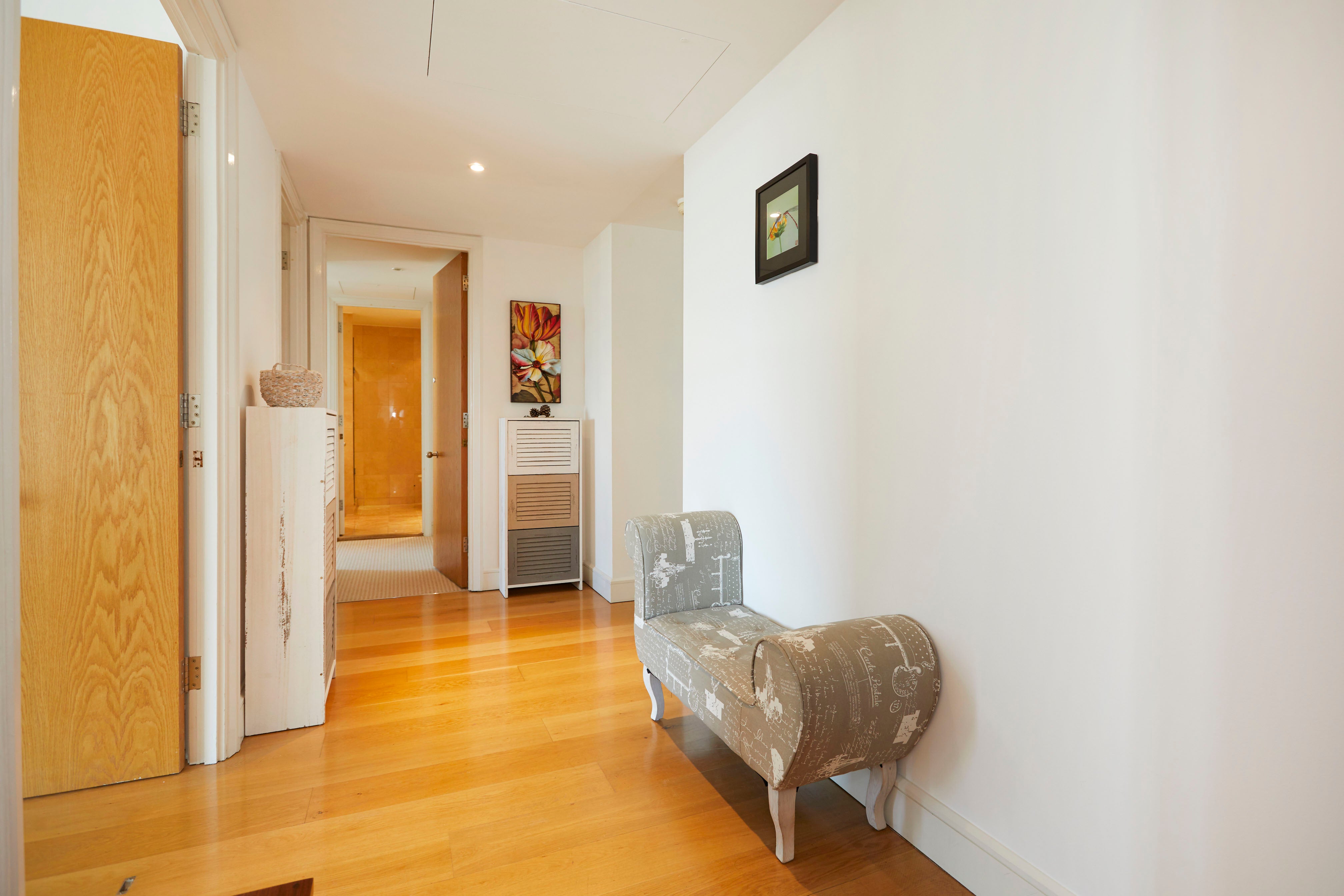 Flat Westferry Circus in Greater London