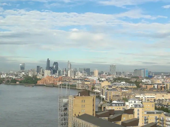 Flat Westferry Circus in Greater London