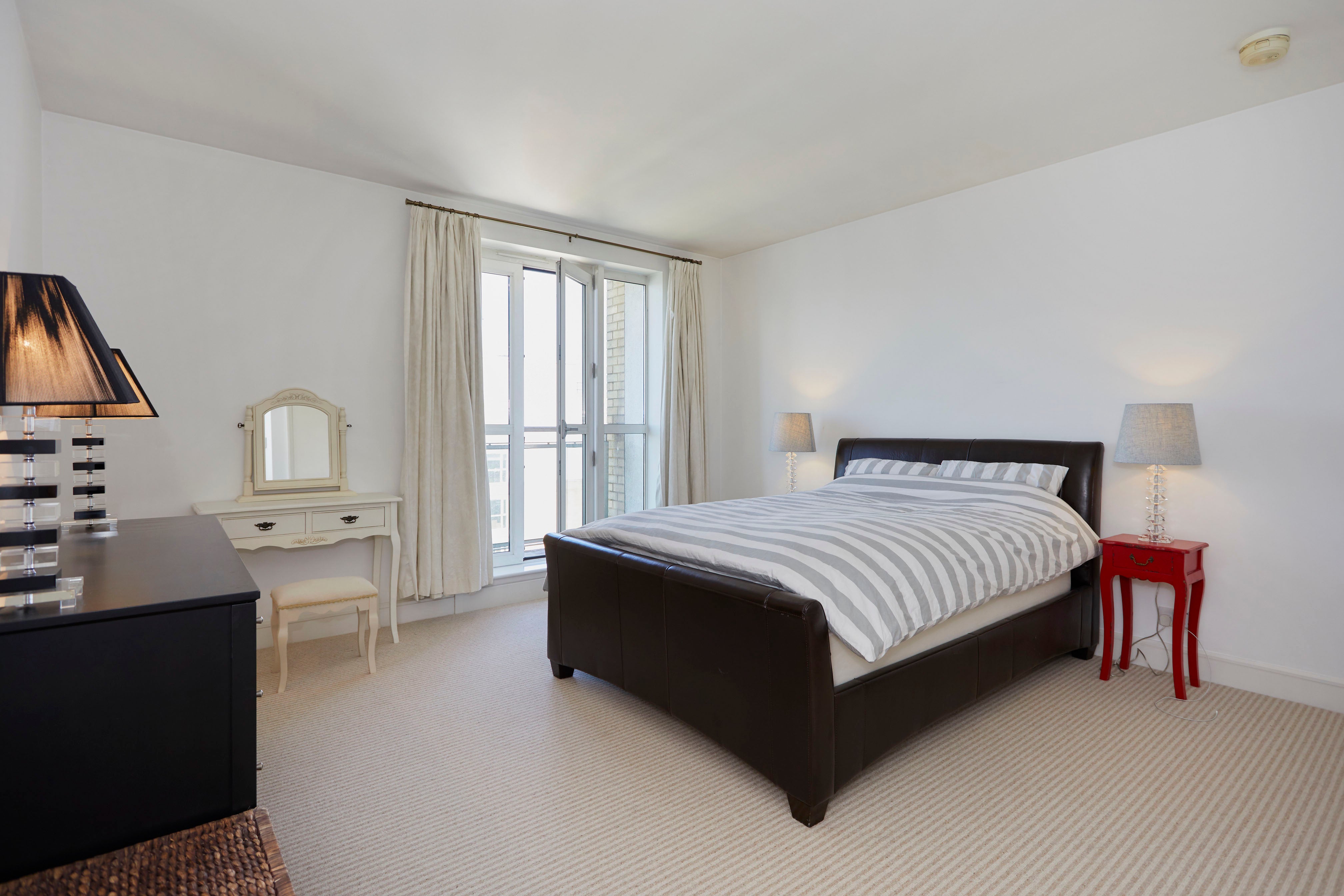 Flat Westferry Circus in Greater London