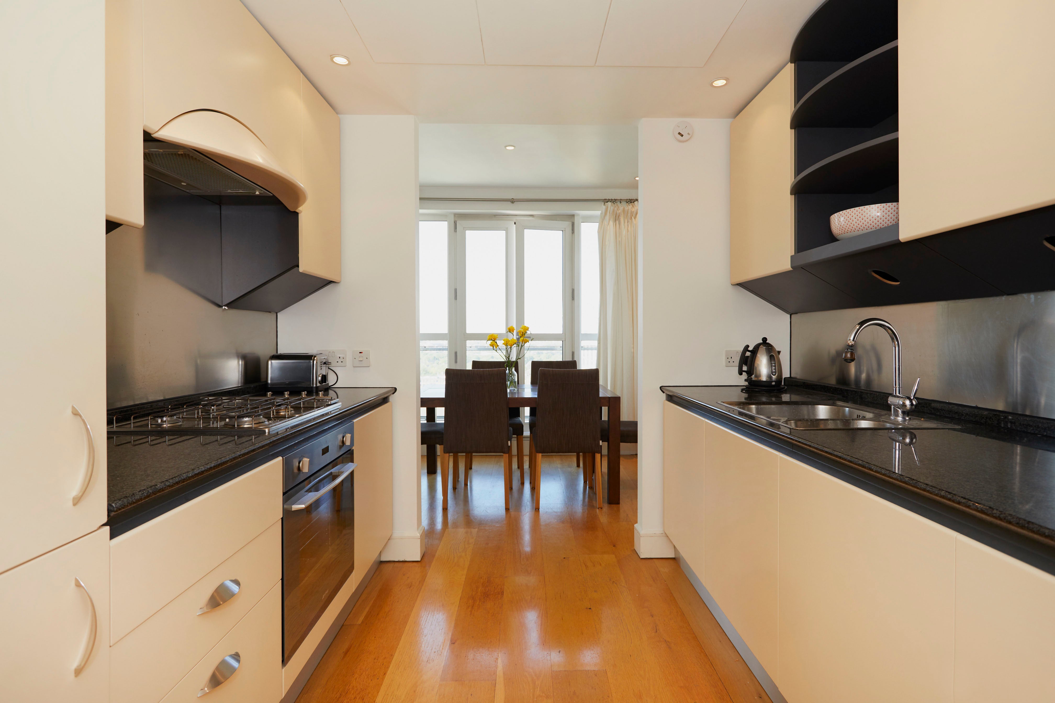 Flat Westferry Circus in Greater London