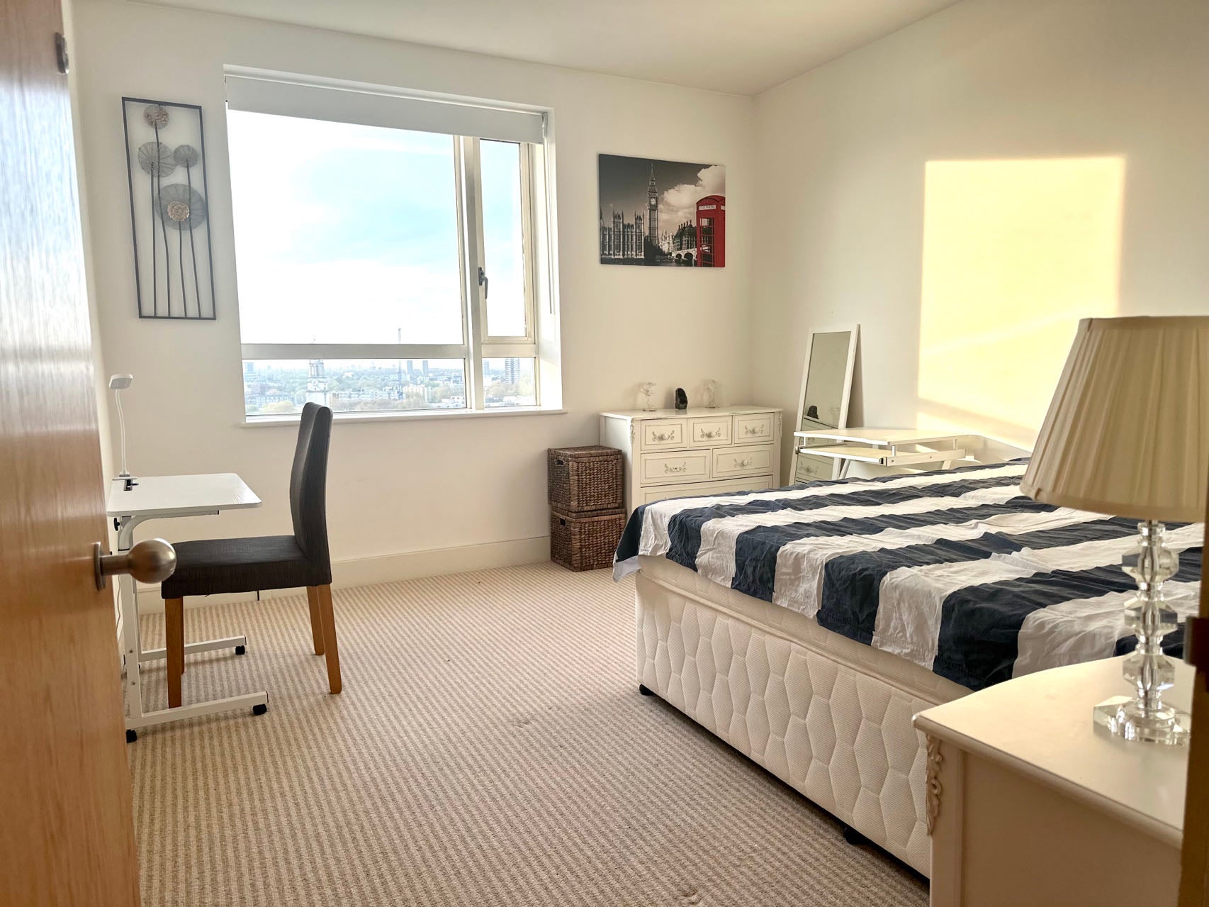 Flat Westferry Circus in Greater London