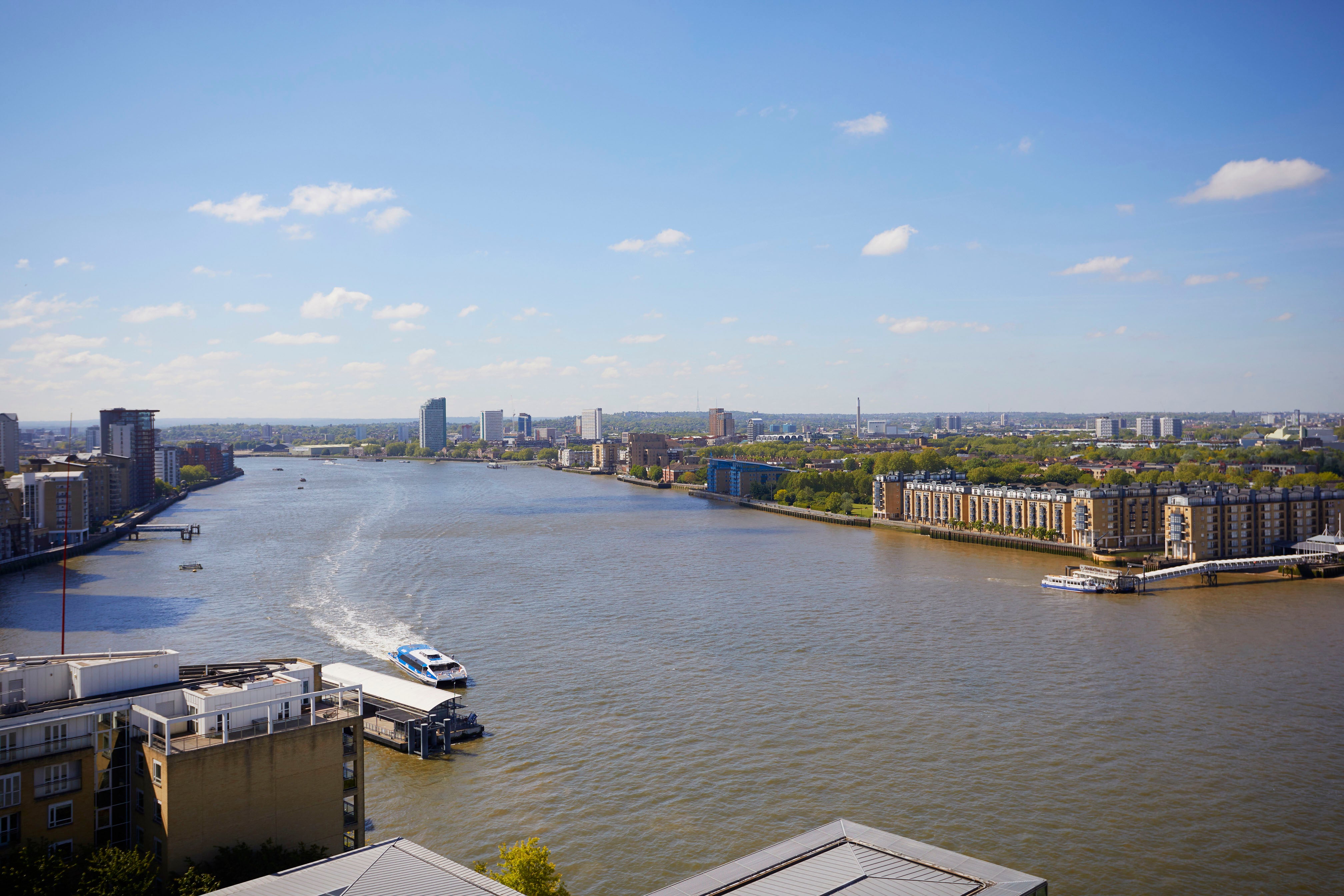 Flat Westferry Circus in Greater London