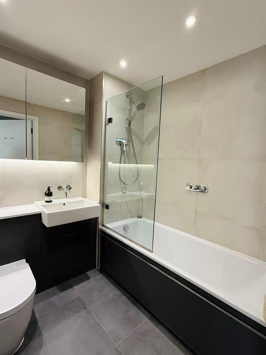 Flat Scrimgoeur Place in Greater London